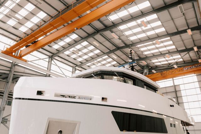 Superstructure in build shed