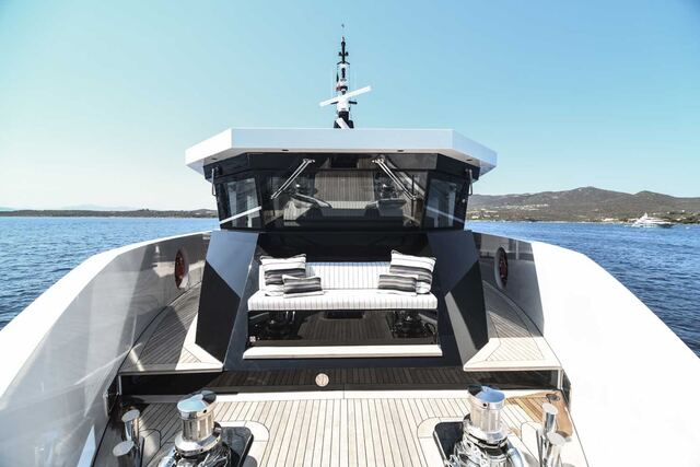 Foredeck seating